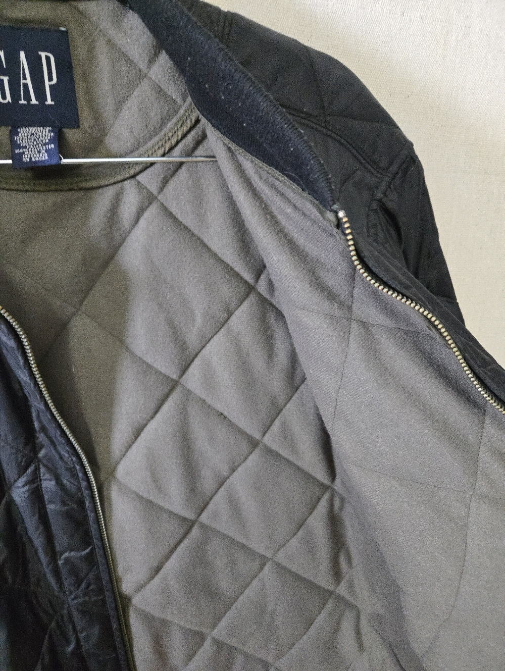 GAP Men's Quilted Black Puffer Bomber Jacket - Picture 4 of 6